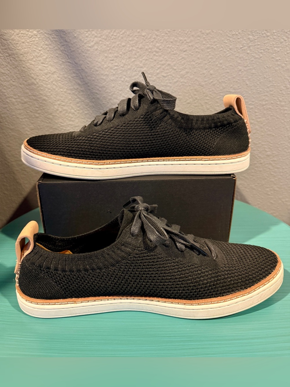 UGG Sydney Sneakers Black Stretch Knit Upper Leather Heel Tab Tan Accents | GUC